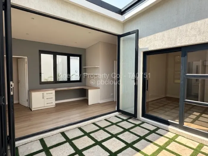 Townhouse/Complex/Cluster to Rent in Newlands