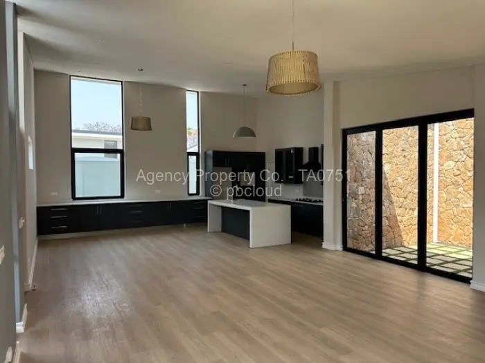 Townhouse/Complex/Cluster to Rent in Newlands