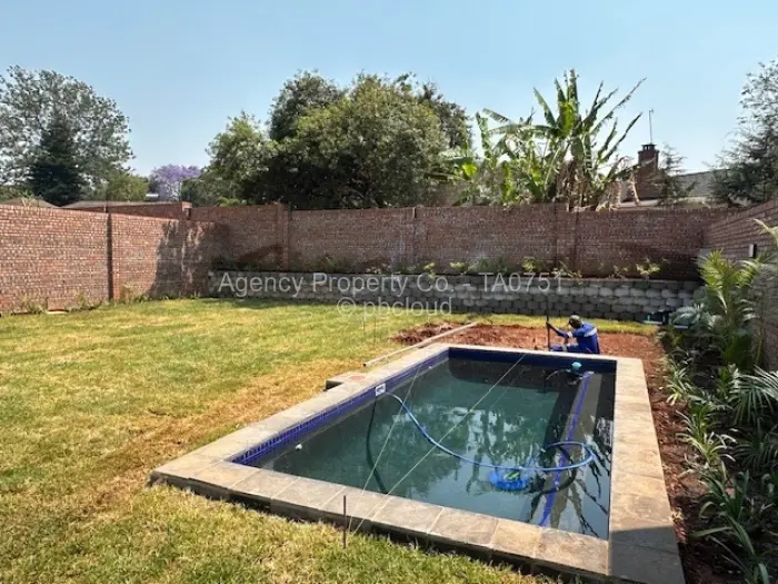 Townhouse/Complex/Cluster to Rent in Newlands