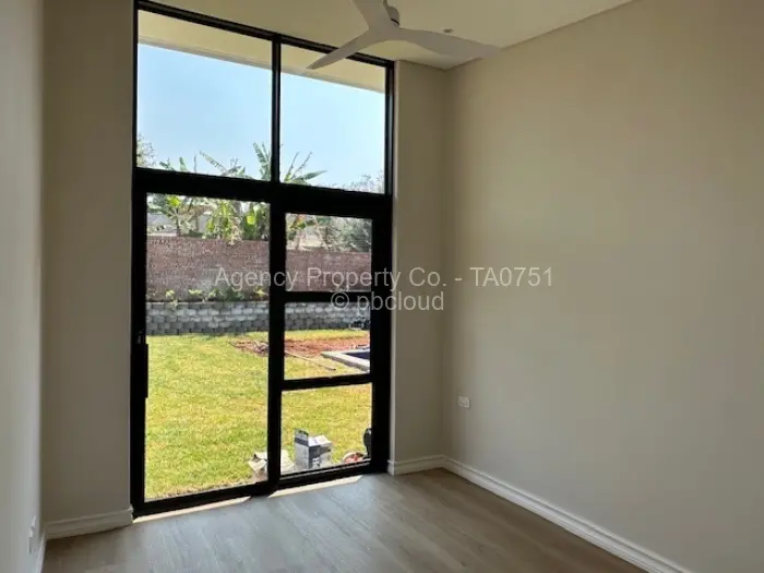 Townhouse/Complex/Cluster to Rent in Newlands