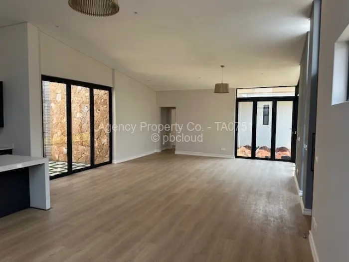 Townhouse/Complex/Cluster to Rent in Newlands