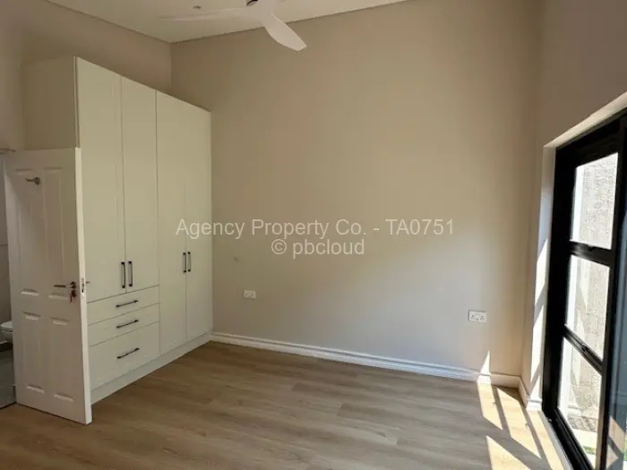 Townhouse/Complex/Cluster to Rent in Newlands