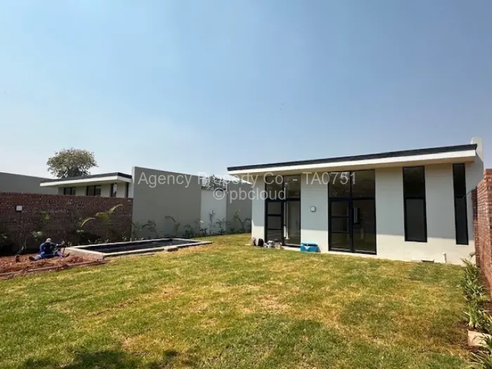 Townhouse/Complex/Cluster to Rent in Newlands