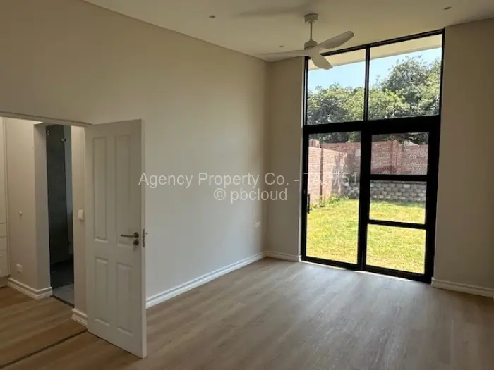 Townhouse/Complex/Cluster to Rent in Newlands