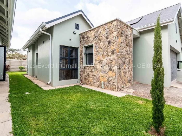 Townhouse/Complex/Cluster to Rent in Borrowdale West