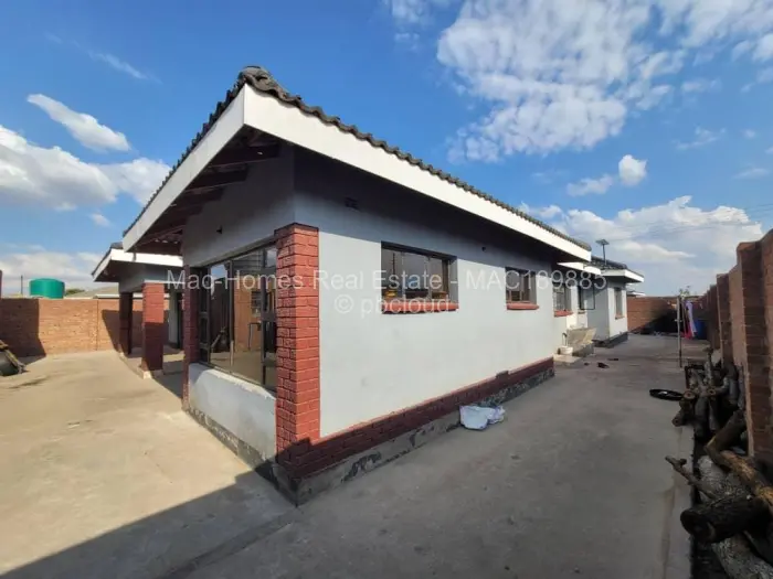 6 Bedroom House for Sale in Waterfalls, Harare