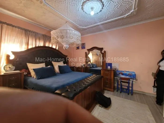 6 Bedroom House for Sale in Waterfalls, Harare