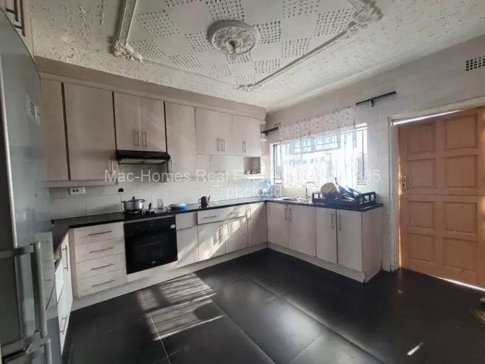 6 Bedroom House for Sale in Waterfalls, Harare