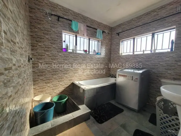 6 Bedroom House for Sale in Waterfalls, Harare