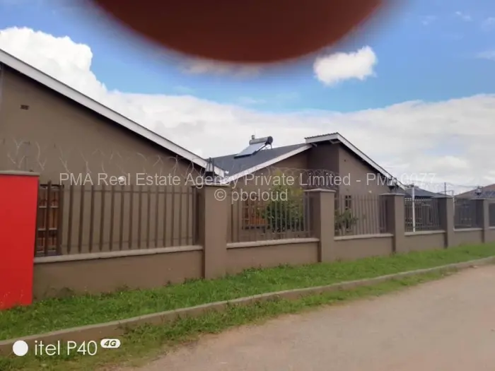3 Bedroom House to Rent in Manresa, Harare