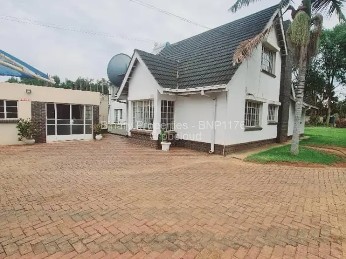 5 Bedroom House to Rent in Borrowdale, Harare
