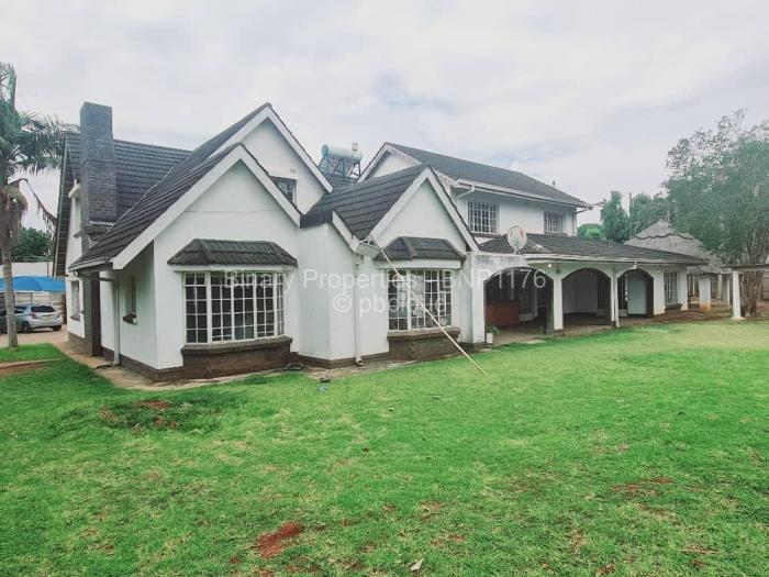 5 Bedroom House to Rent in Borrowdale, Harare
