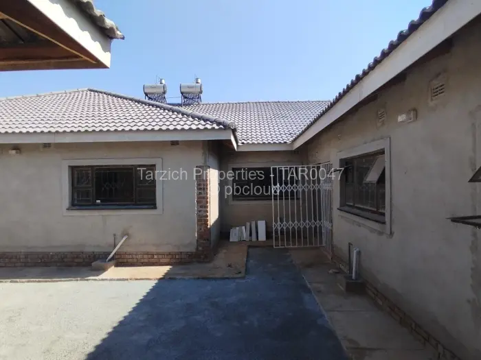 Townhouse/Complex/Cluster to Rent in Goodhope, Harare