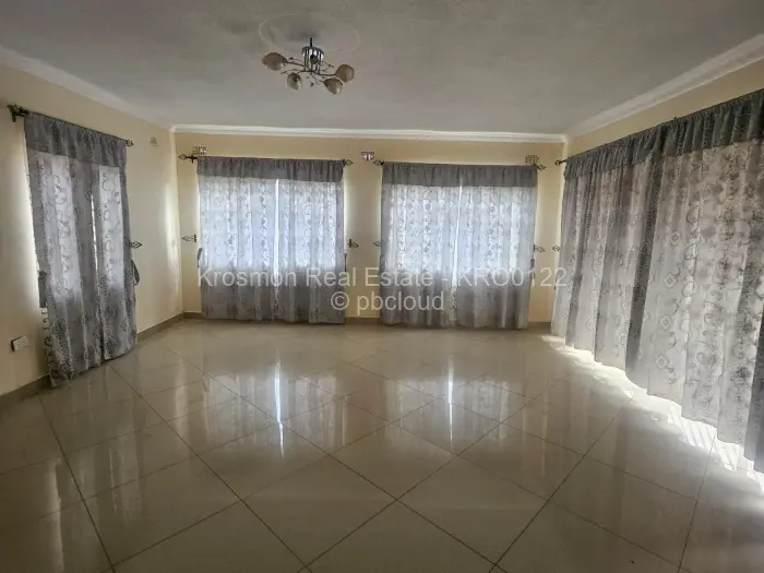 6 Bedroom House for Sale in Winstonpark, Marondera