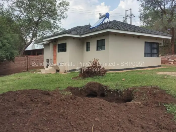 2 Bedroom Cottage/Garden Flat to Rent in Glen Lorne, Harare