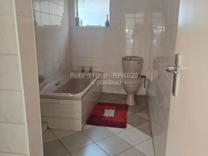 4 Bedroom House to Rent in Lake Chivero, Lake Chivero