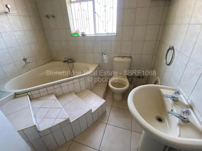 7 Bedroom House for Sale in Matsheumhlope, Bulawayo