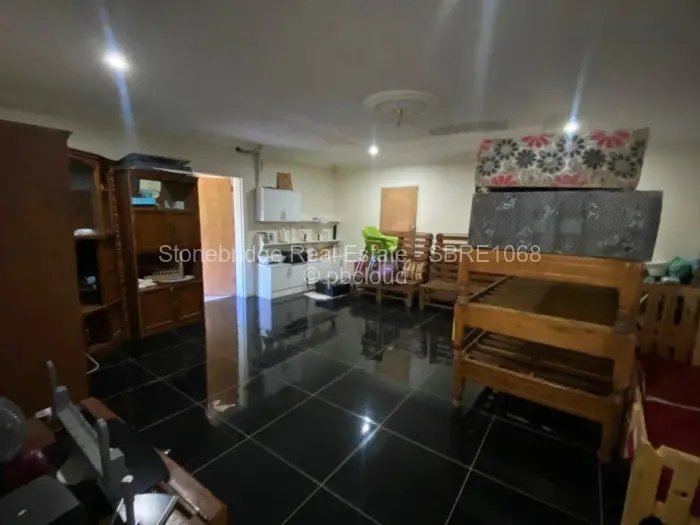 7 Bedroom House for Sale in Matsheumhlope, Bulawayo