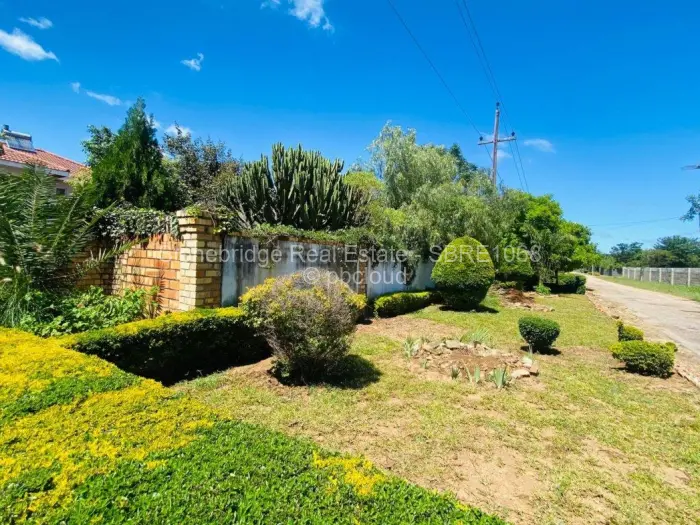 7 Bedroom House for Sale in Matsheumhlope, Bulawayo