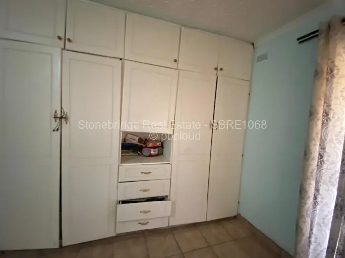 7 Bedroom House for Sale in Matsheumhlope, Bulawayo