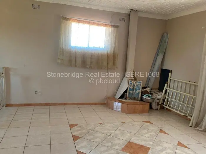 7 Bedroom House for Sale in Matsheumhlope, Bulawayo