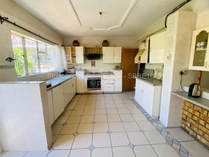 7 Bedroom House for Sale in Matsheumhlope, Bulawayo