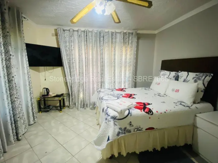 7 Bedroom House for Sale in Matsheumhlope, Bulawayo