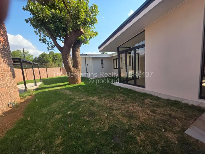 Townhouse/Complex/Cluster to Rent in Newlands