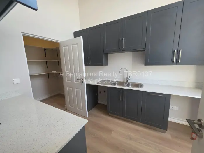 Townhouse/Complex/Cluster to Rent in Newlands