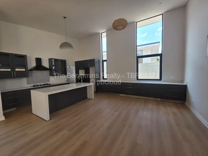 Townhouse/Complex/Cluster to Rent in Newlands