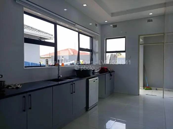 6 Bedroom House to Rent in Mount Pleasant Heights, Harare