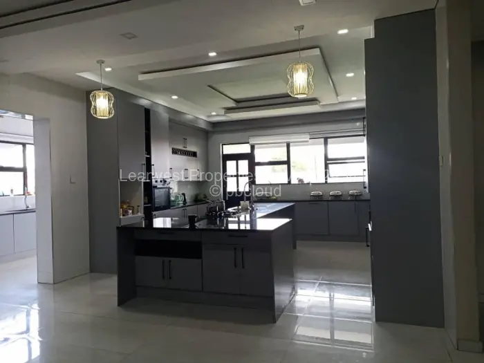 6 Bedroom House to Rent in Mount Pleasant Heights, Harare