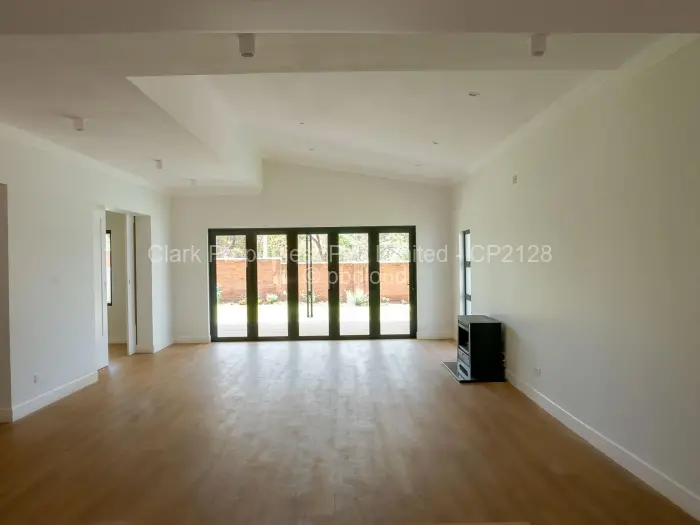 Townhouse/Cluster for Sale in Chisipite, Harare