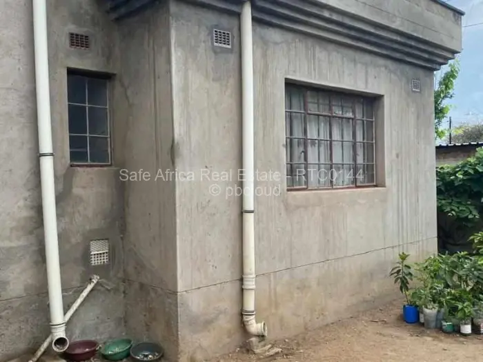 5 Bedroom House for Sale in Zimre Park, Harare