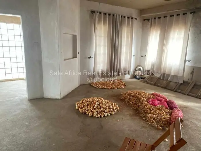 5 Bedroom House for Sale in Zimre Park, Harare