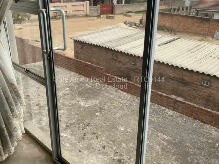 5 Bedroom House for Sale in Zimre Park, Harare