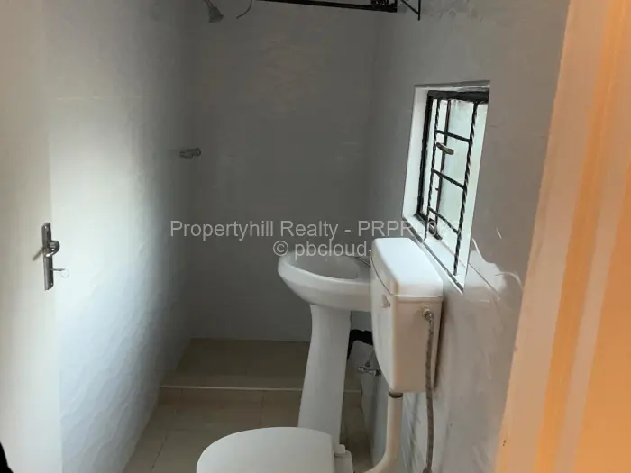 1 Bedroom Cottage/Garden Flat to Rent in Borrowdale, Harare