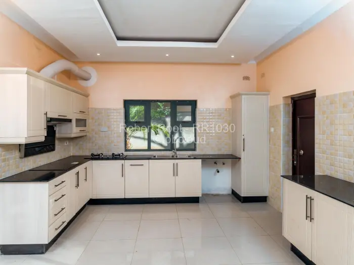 Townhouse/Cluster for Sale in Chisipite, Harare