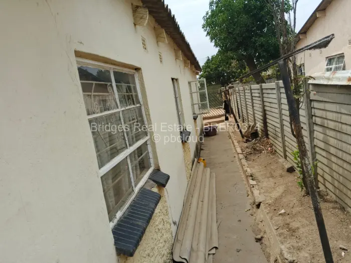 4 Bedroom House for Sale in Zengeza, Chitungwiza