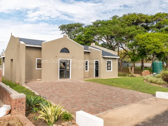 Townhouse/Complex/Cluster for Sale in Greendale, Harare