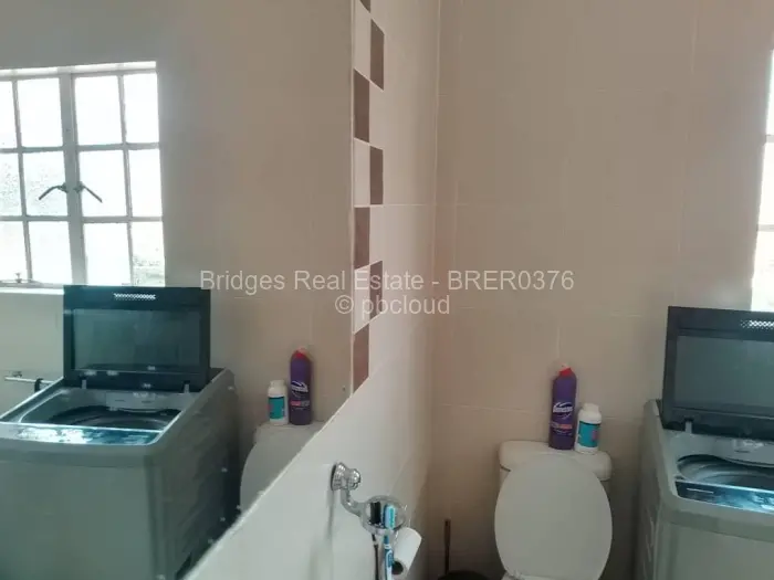 Flat/Apartment to Rent in Avondale West