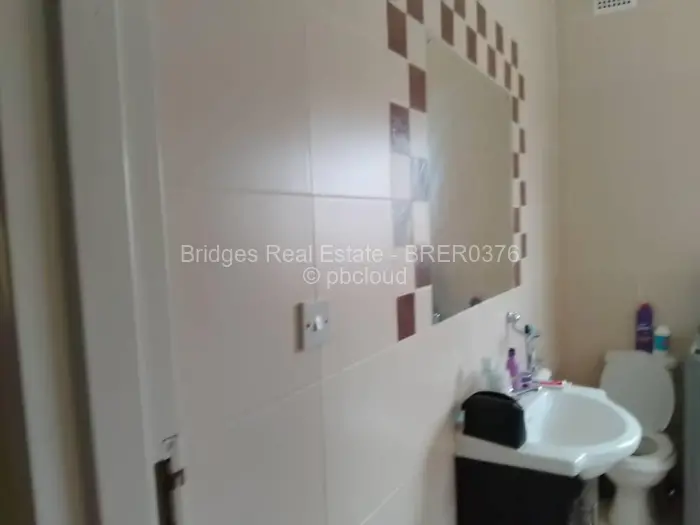 Flat/Apartment to Rent in Avondale West