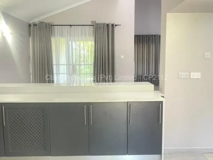 Townhouse/Complex/Cluster to Rent in Borrowdale Brooke