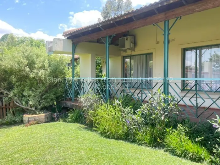 Townhouse/Complex/Cluster to Rent in Borrowdale Brooke