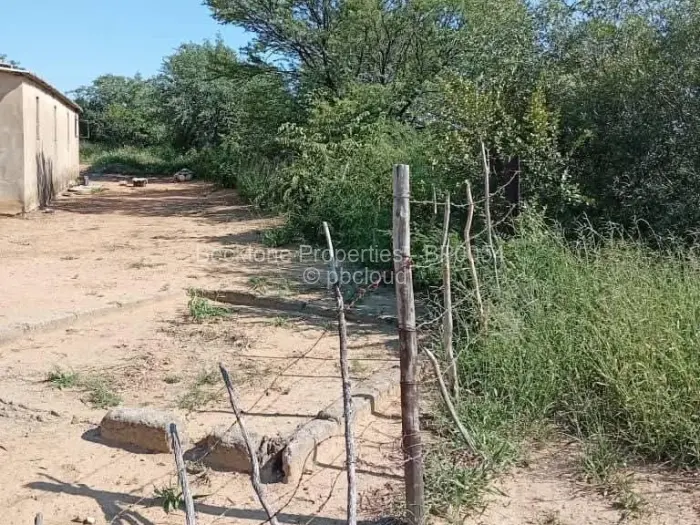 Industrial Stand for Sale in Plumtree, Plumtree