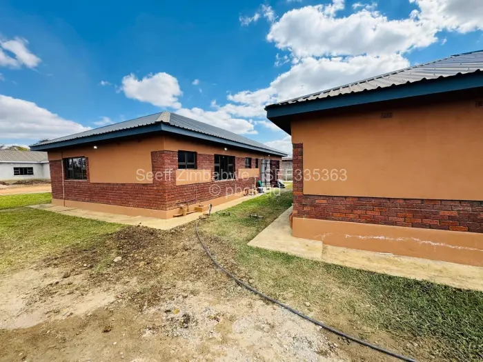 Townhouse/Cluster for Sale in Daylesford, Gweru