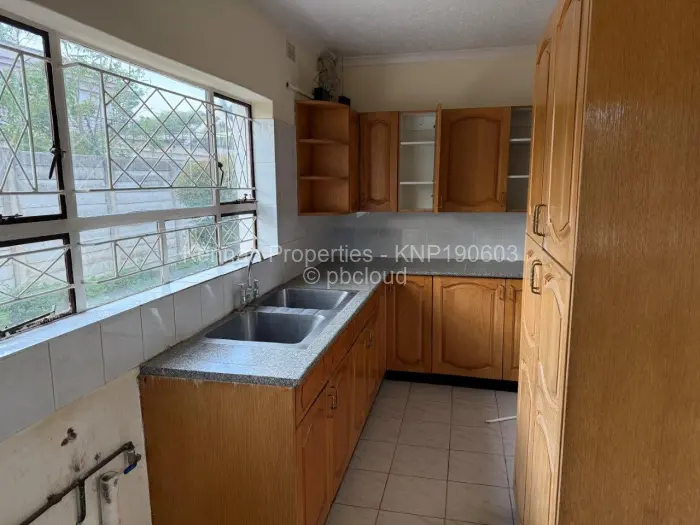 6 Bedroom House for Sale in Gunhill, Harare