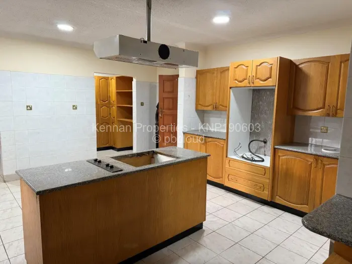 6 Bedroom House for Sale in Gunhill, Harare