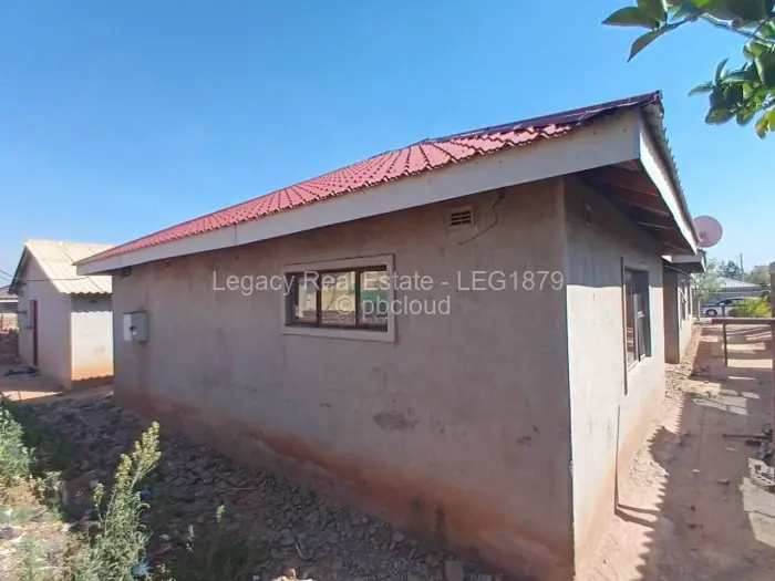 5 Bedroom House for Sale in Budiriro, Harare