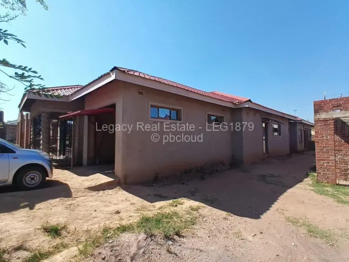 5 Bedroom House for Sale in Budiriro, Harare